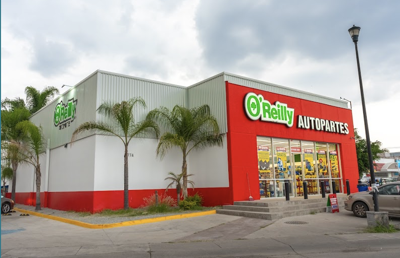 Fachada de la tienda de autopartes de O´Reilly Autoparts en Lopez Mateos Sur en Tlajomulco de Zuñiga